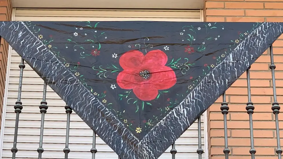Imagen de uno de los mantones artesanales elaborados por los vecinos.