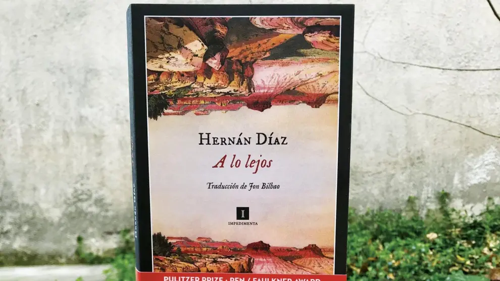 Hernán Díaz publica 'A lo lejos'.