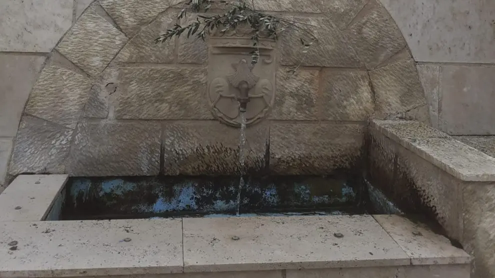 Fuente de Balconchán, donde ya se ha visto a visitantes cogiendo agua.