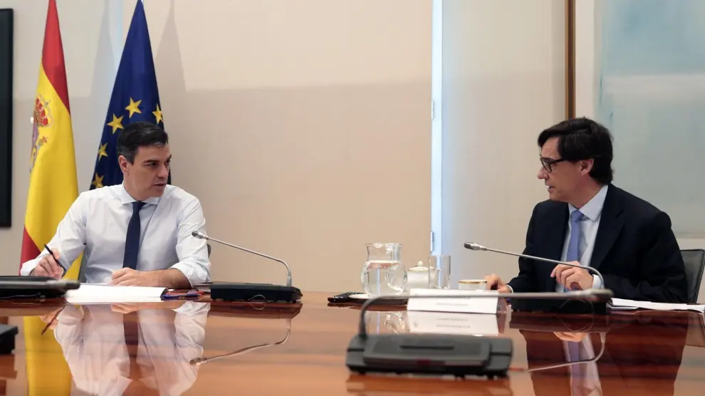 Sánchez, junto a Salvador Illa durante la videoconferencia con los presidentes autonómicos.