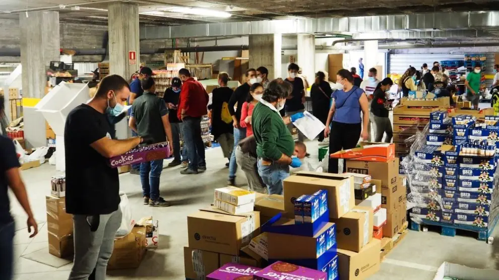 El colectivo reparte semanalmente comida y artículos de primera necesidad a unas 3.500 personas.