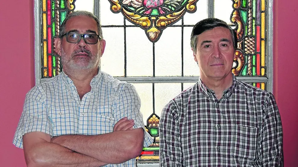 Luis Miguel Ferrer (a la izquierda) y Juan José Ramos son los autores de este original volumen.