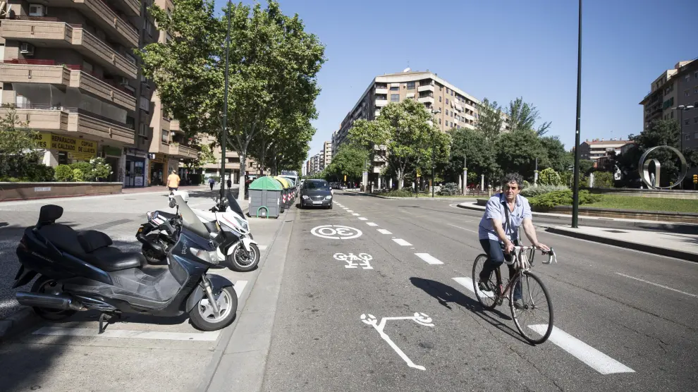 Un nuevo ciclocarril para bicis y patinetes en La Almozara (Zaragoza)