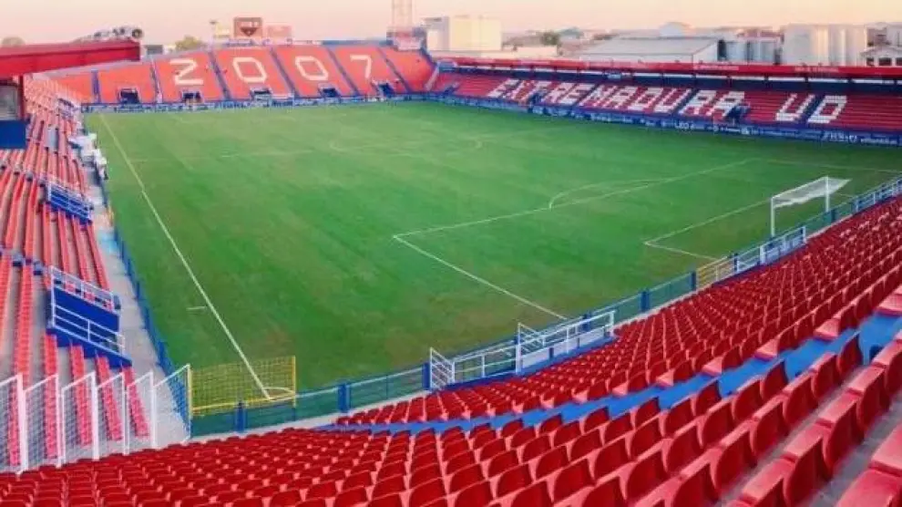 El estadio Francisco de la Hera de Almendralejo, donde el Real Zaragoza se juega este martes 3 puntos vitales ante el Extremadura.