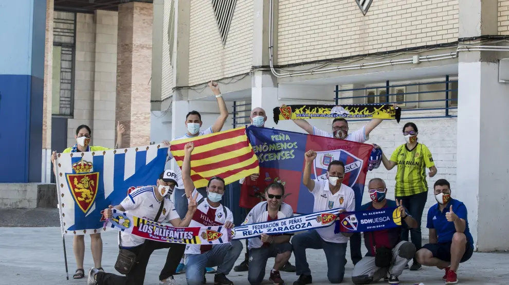 Varios aficionados del Real Zaragoza y la SD Huesca se citaron el domingo en La Romareda.