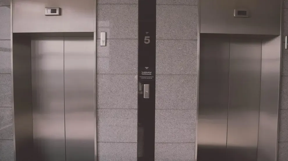 El ascensor gripado