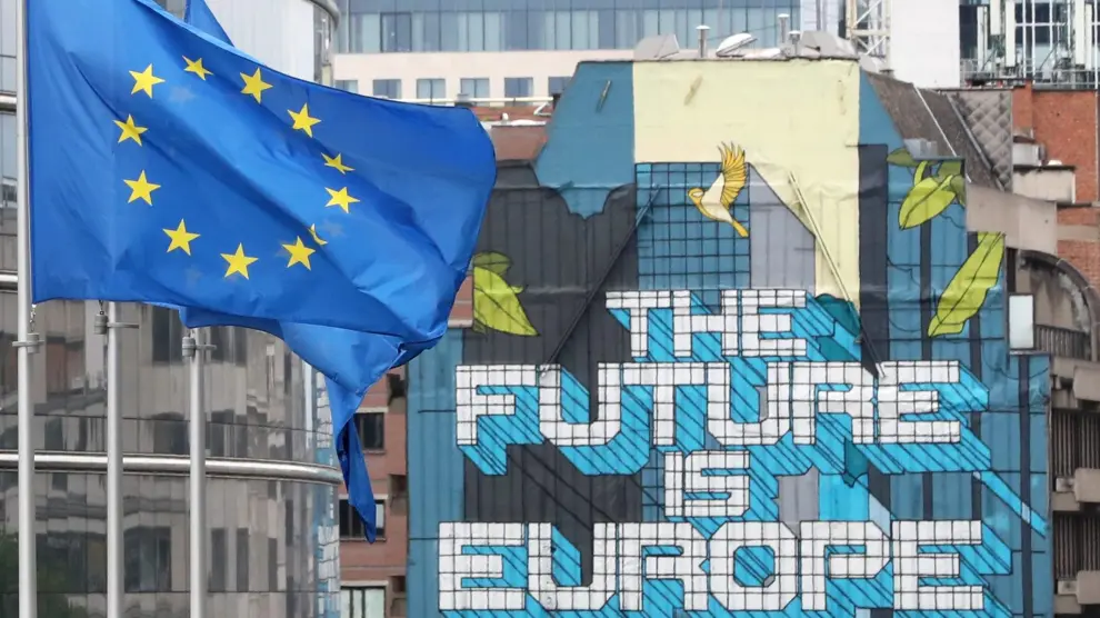 Banderas de la Unión Europea en el exterior de la sede de la Comisión Europea, en Bruselas.