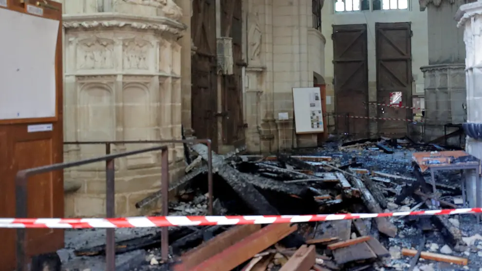 FILE PHOTO: A view of debris caused by a fire inside the Cathedral of Saint Pierre and Saint Paul in Nantes, France, July 18, 2020. REUTERS/Stephane Mahe/File Photo [[[REUTERS VOCENTO]]] FRANCE-NANTES/FIRE-CATHEDRAL