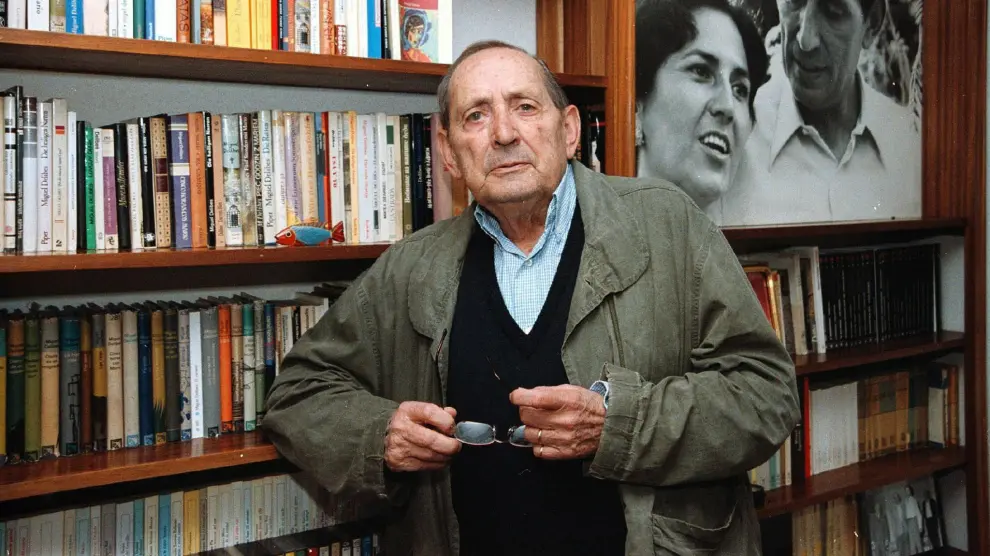 Javier Goñi amplía y reedita 'Cinco horas con Miguel Delibes'.