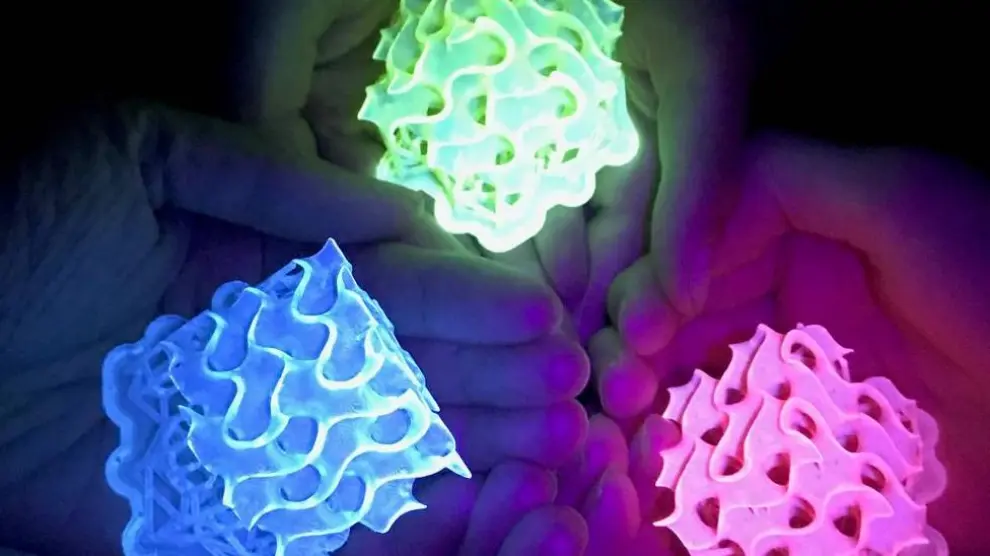 Sólidos fluorescentes impresos en 3D hechos con material Smiles