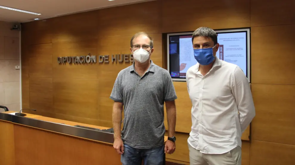El director de la UIMP Pirineos, Alfredo Serreta, y el diputado provincial Antonio Biescas.