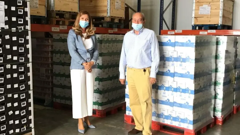Laura Cortel y José Ignacio Alfaro en la entrega de la donación de Mercadona, este miércoles.