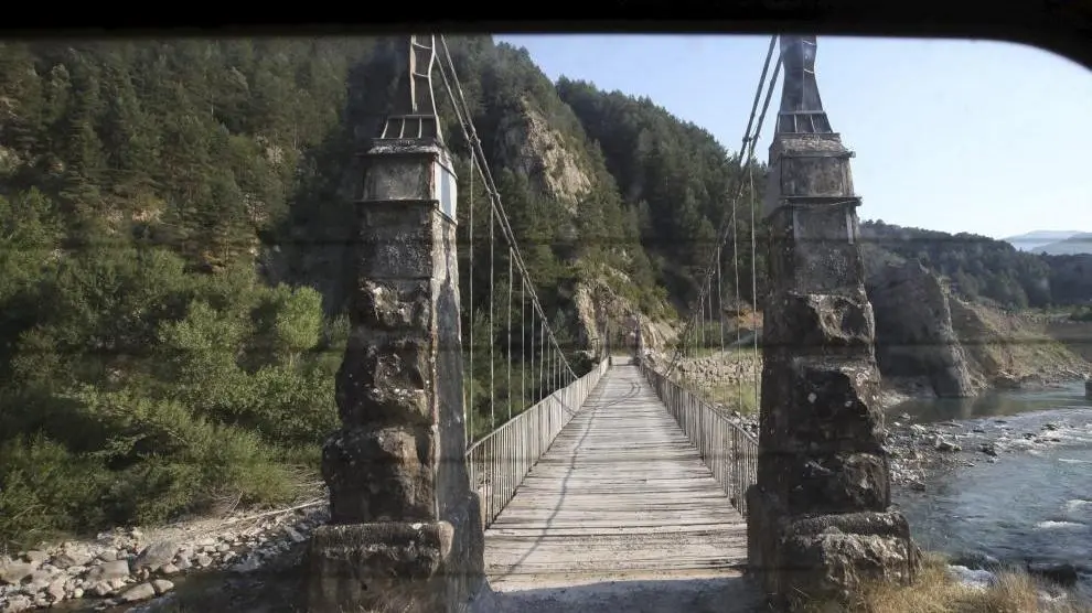 El puente colgante de Jánovas que se mantiene como en su origen, en el siglo XIX.