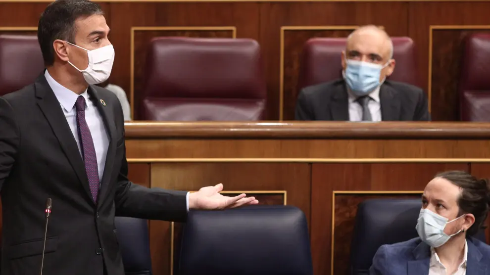 Pedro Sánchez y Pablo Iglesias durante la sesión de control al Gobierno
