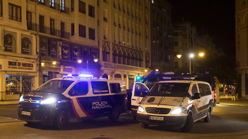 El dispositivo conjunto de la Policía Local y Nacional desaloja a 75 jóvenes de un pub de Zaragoza