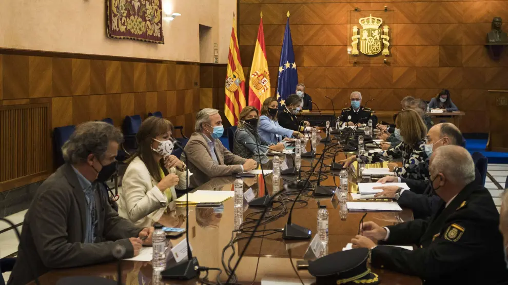 La consejera de Sanidad, Sira Repollés, en la reunión de la Junta de Seguridad de Zaragoza
