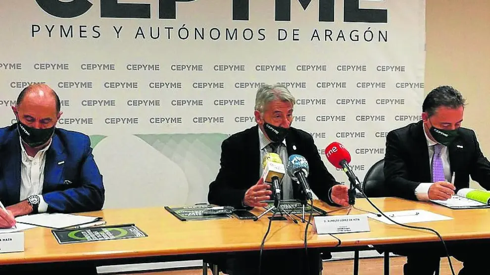 Fernando Luna, Aurelio López-Hita y Juan Cércoles, este viernes en la sede de Cepyme Aragón