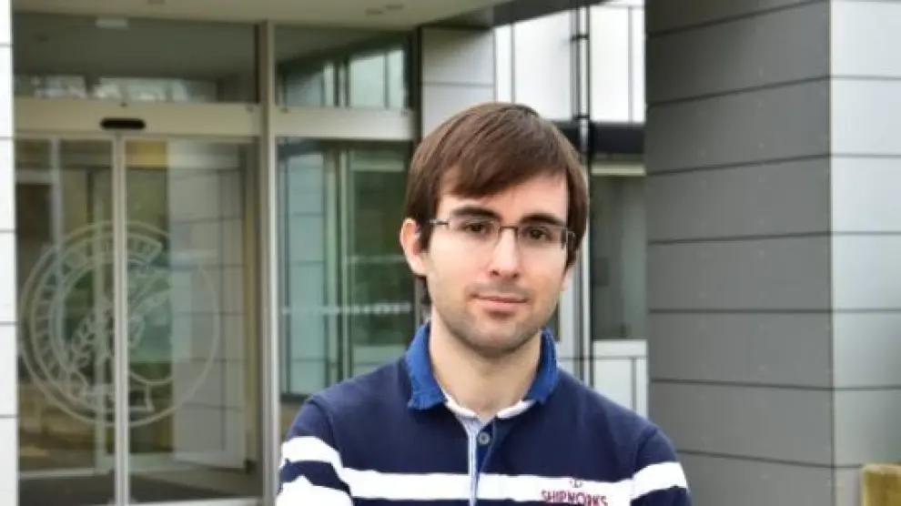 Adrián Franco, uno de los cuatro alumnos premiados, frente al Instituto alemán Max Planck de Óptica Cuántica, donde trabaja.