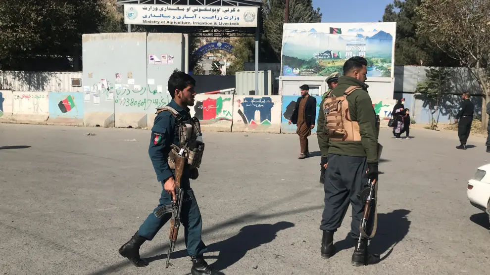 Fuerzas de seguridad afganas, cerca de donde se ha producido el ataque.