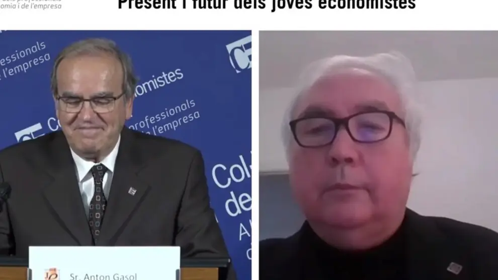 El ministro de Universidades, Manuel Castells, este sábado en su intervención en la jornada telemática 'La jornada de los economistas'.