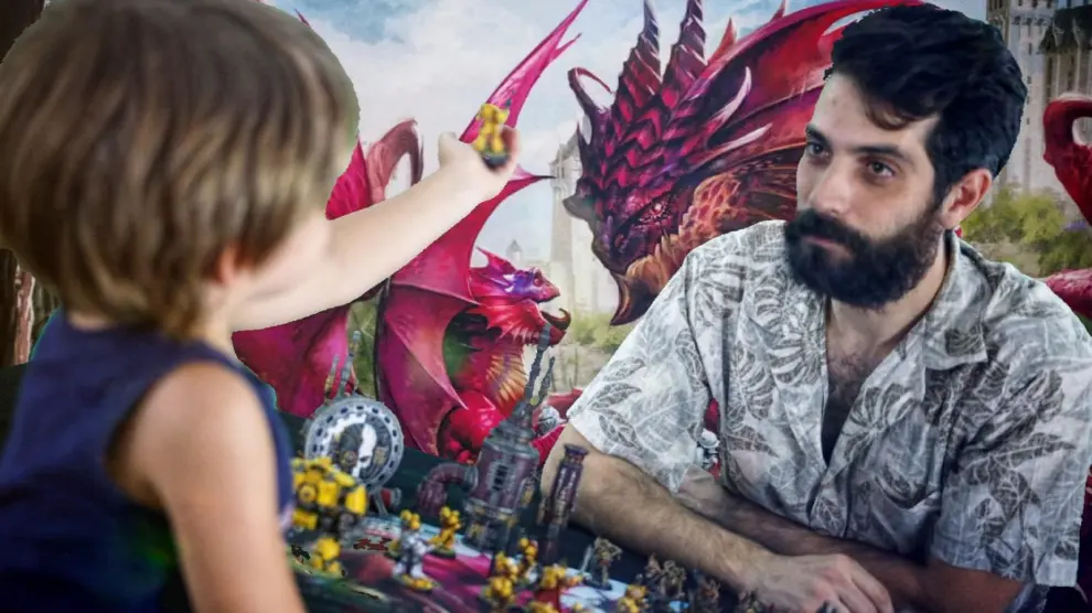 Adrián Gascón, dueño de Odisea Games, jugando con su hijo con miniaturas de un 'wargame'.