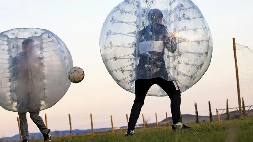 El bubble soccer es la actividad más demandada del complejo. Monegros Aventura Rural