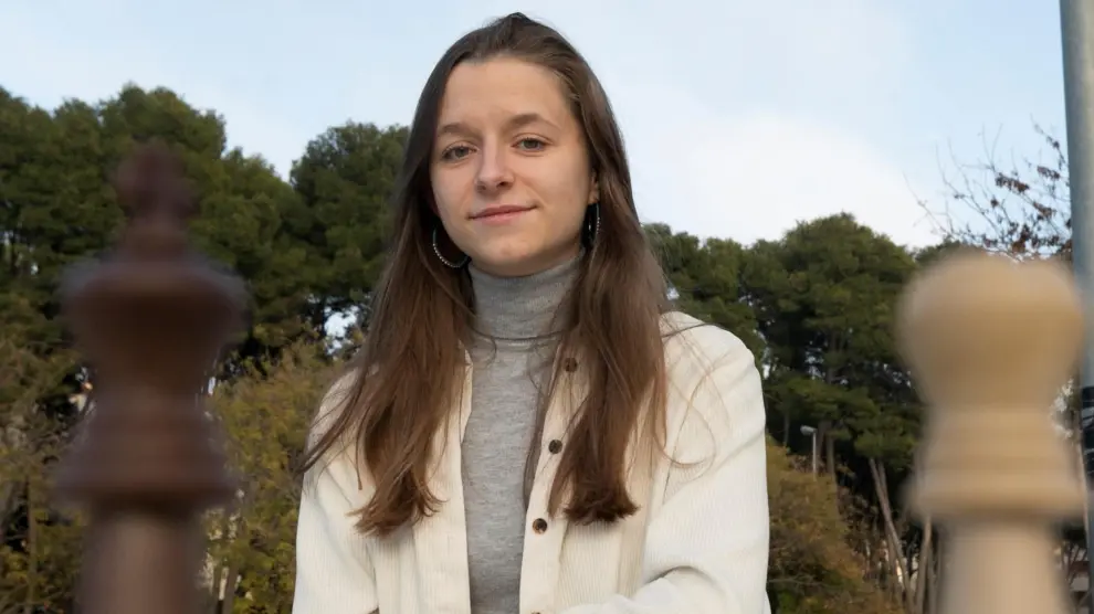 La joven María Eizaguerri, de 17 años, es una de las más firmes promesas del ajedrez aragonés.