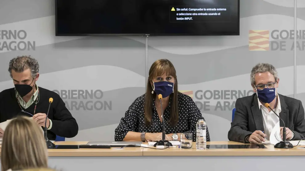 Francisco Javier Falo, Sira Repollés y José María Abad, en la Consejería de Sanidad del Gobierno de Aragón