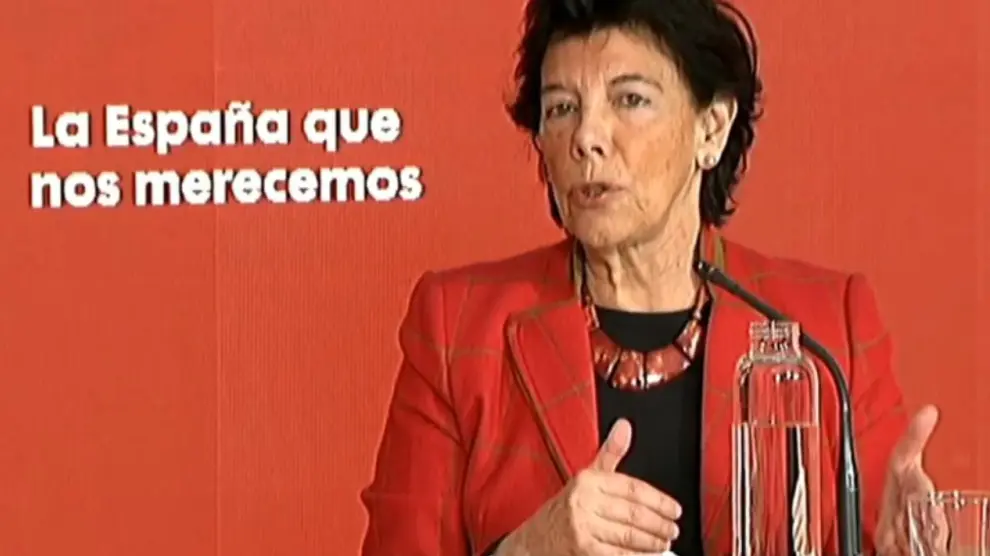 La ministra de Educación durante una intervención desde la sede del PSOE en Ferraz, este domingo en Madrid.