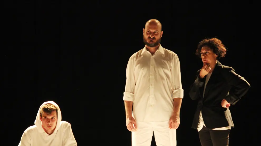 Diego Garisa, Nicolás Sanz y María Pérez, protagonistas de la obra.