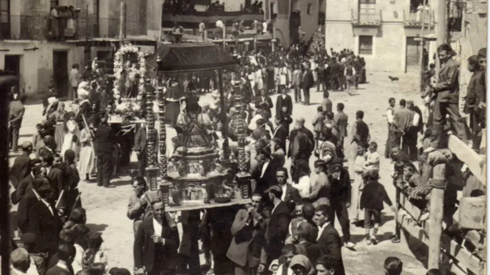 La procesión de San Antonio de 1925, imagen que se ha utilizado para la portada.