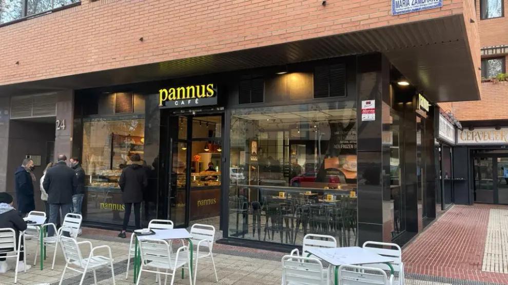 El nuevo Pannus Café cuenta con una terraza con diez mesas.