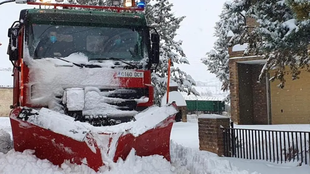 El paso de la borrasca Filomena ha dejado intensas nevadas en toda la provincia de Zaragoza, alcanzando e incluso superando los 30 centímetros de espesor en muchas zonas.