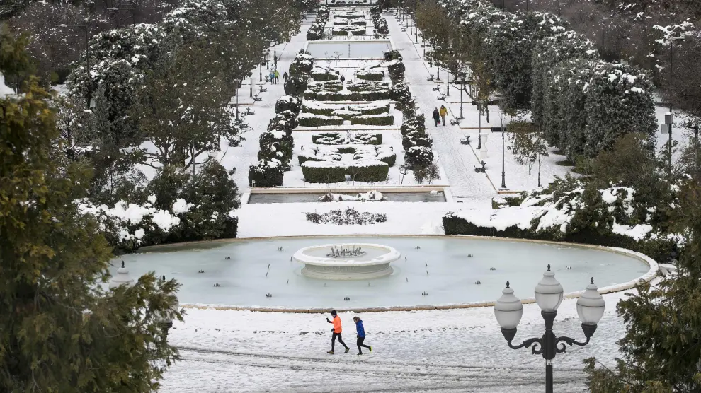 El parque Grande de Zaragoza seguía este domingo lleno de nieve