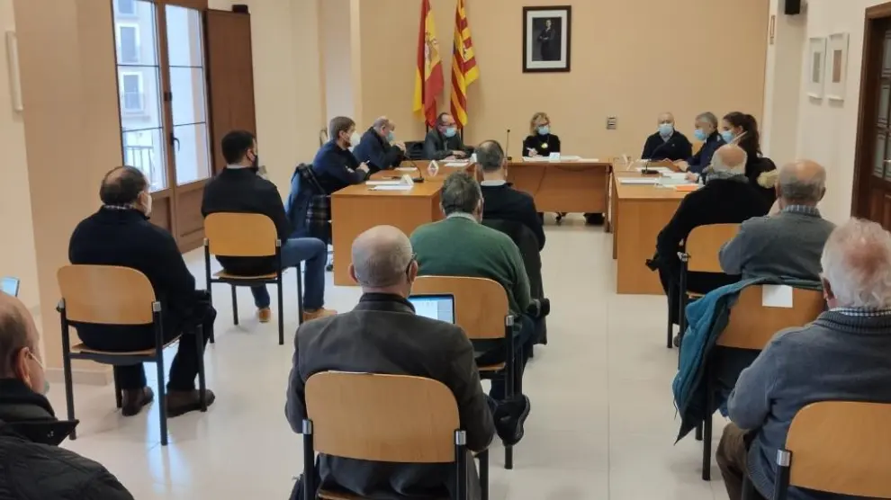 A la reunión informativa con representantes de Gobierno central en Tamarite de Litera, convocada por las Comarcas de la Litera y de la Ribagorza, asistieron alcaldes de la zona.