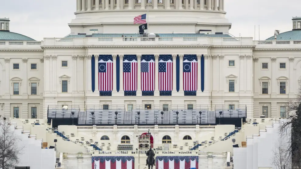 Washington (United States), 17/01/2021.- The US Capitol is seen ahead of President-elect Joe Biden's inauguration from the National Mall in Washington, DC, USA, 17 January 2021. Biden will be sworn-in as the 46th president on 20 January. (Estados Unidos) EFE/EPA/JIM LO SCALZO President-elect Biden Inaugural Events