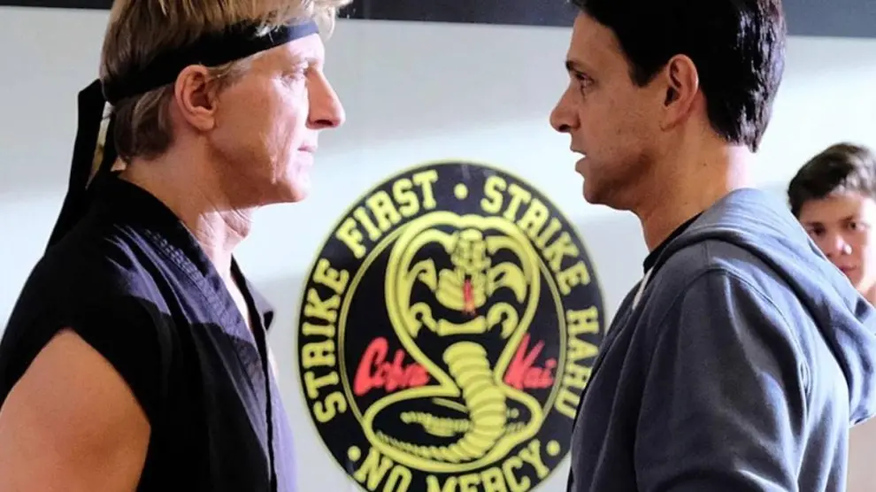 William Zabka (John Lawrence) y Ralph Macchio, enemigos a ratos en 'Karate Kid' y en la serie 'Cobra Kai'.