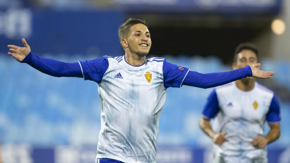 Luis Carbonell celebra un gol anotado el año pasado con el Real Zaragoza Juvenil en La Romareda en un partido de la Youth League.