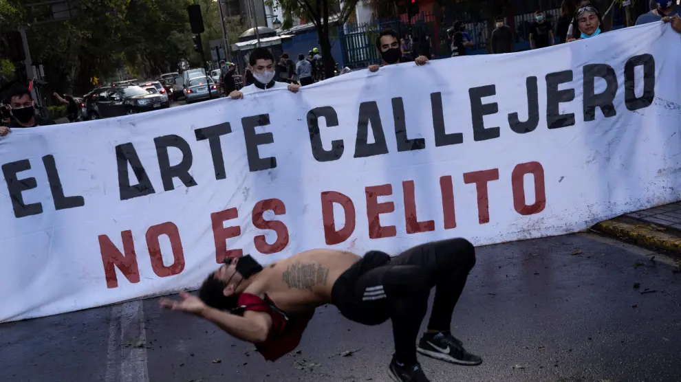 Protesta en Chile por la muerte de un artista callejero a manos de la Policía.