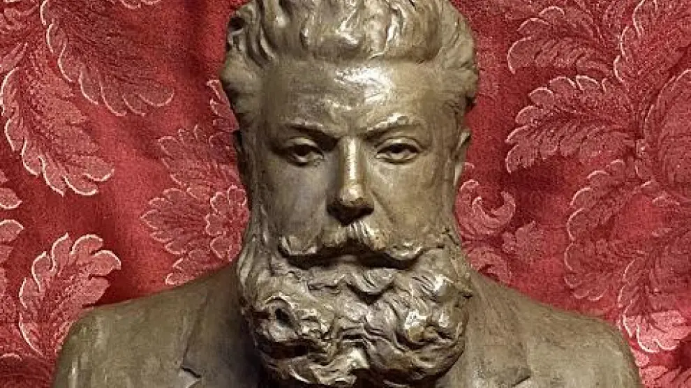 Busto de Joaquín Costa firmado por el escultor aragonés Dionisio Lasuén