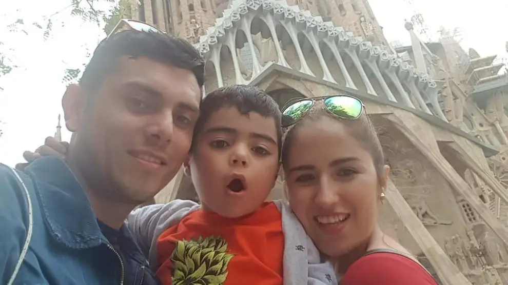 Paolo Guerrero y Tatiana Murcia con su hijo Domenick, que tiene una cardiopatía congénita.