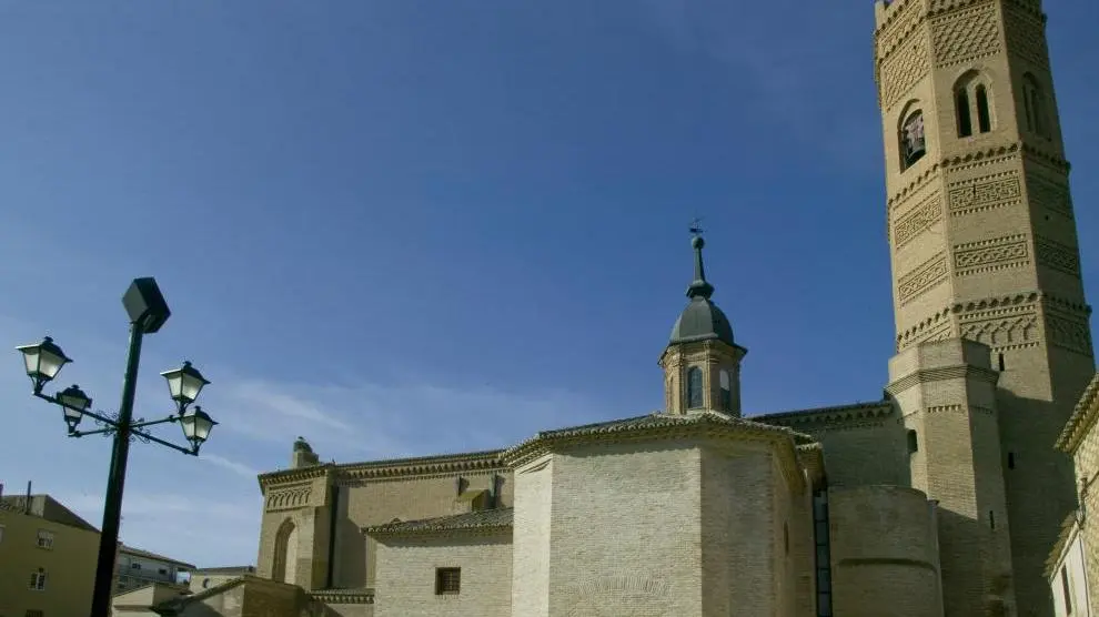 Torre e iglesia de Santa María.