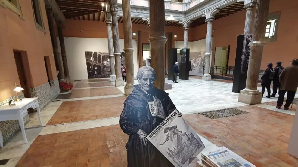 Exposición 'Heraldo. 125 años de fotografías', en el palacio de Sástago de Zaragoza.