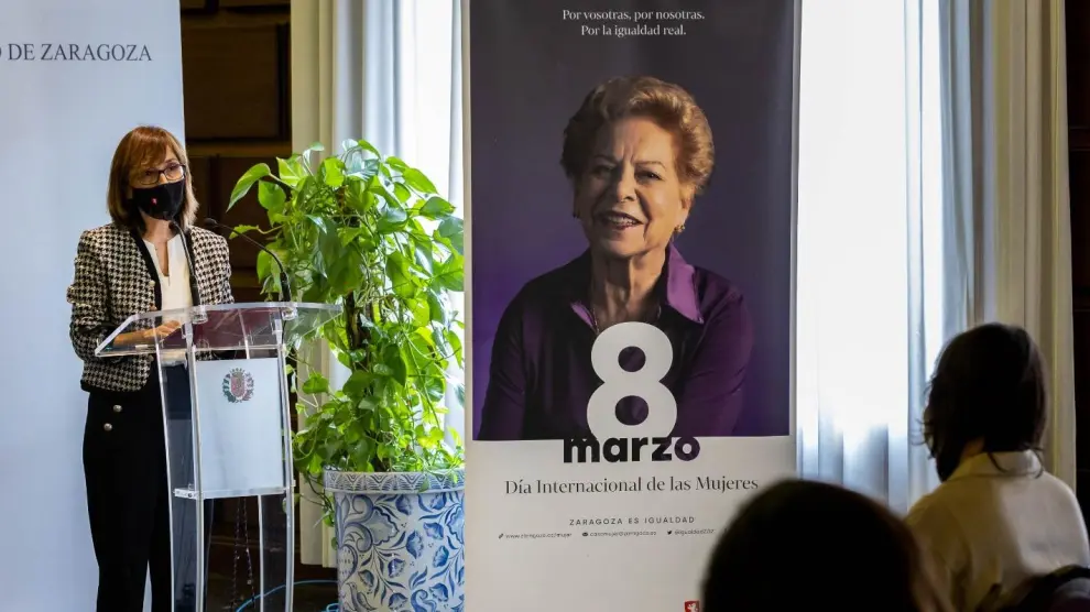 La concejal de Igualdad, María Antoñanzas, durante la presentación de la campaña municipal del 8-M.