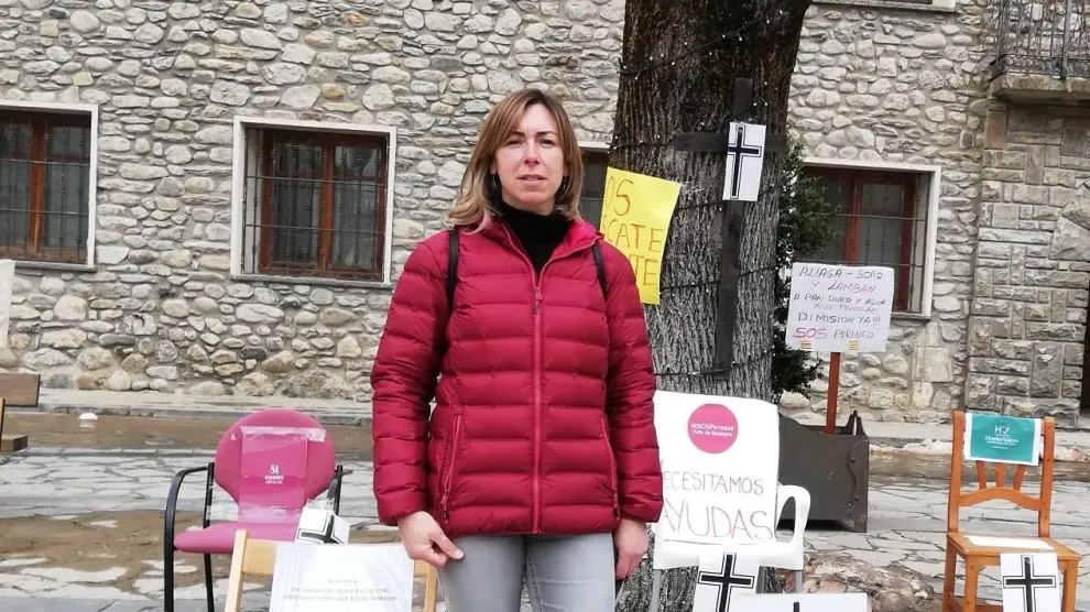 Ainhoa Lozano, hotelera, en una protesta de SOS Pirineos en Benasque.