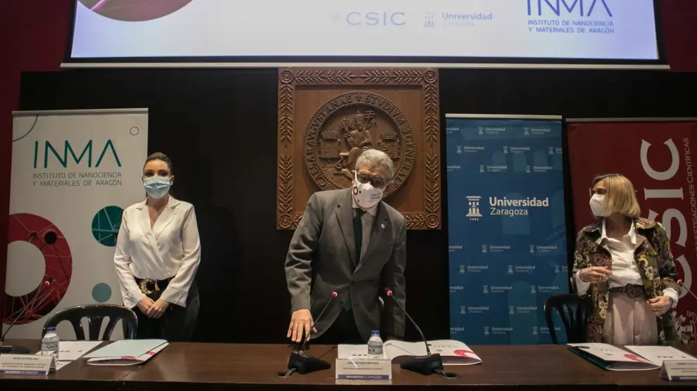Maru Díaz, José Antonio Mayoral y Rosina López, este miércoles en la puesta de largo del Instituto de Nanociencia y Materiales de Aragón