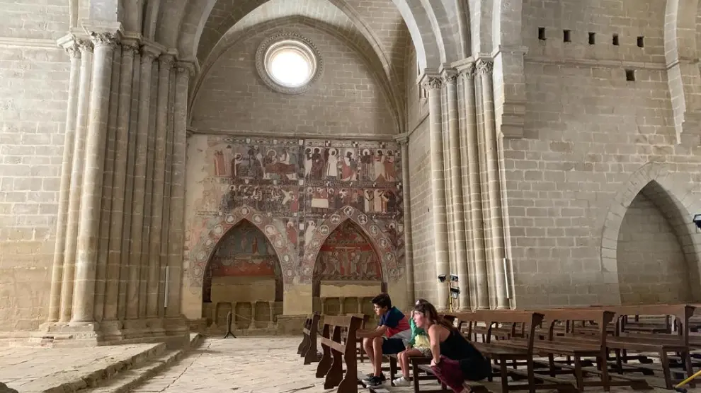 Interior de la iglesia de San Miguel de Foces, en Ibieca.