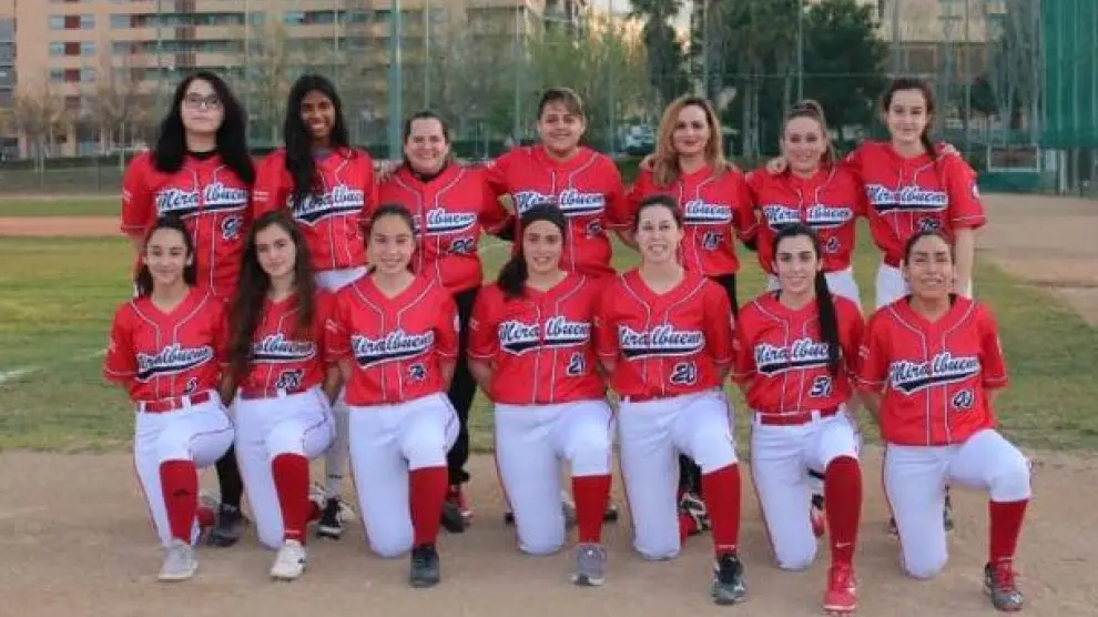 Las chicas del sófbol del CBS Miralbueno subieron a la máxima categoría en 2019.
