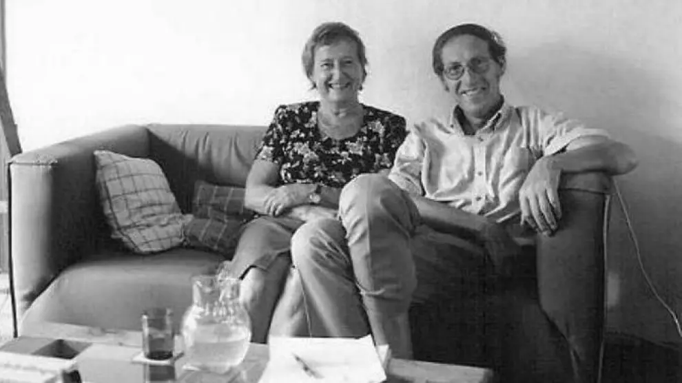 Teresa Ordinas y Avelino Hernández, en su casa de Selva, en Mallorca.