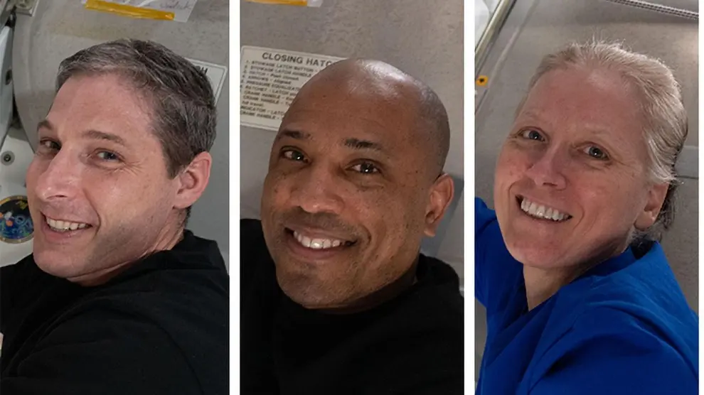 Los astronautas Shannon Walker, Michael Hopkins, Victor Glover y Soichi Noguch